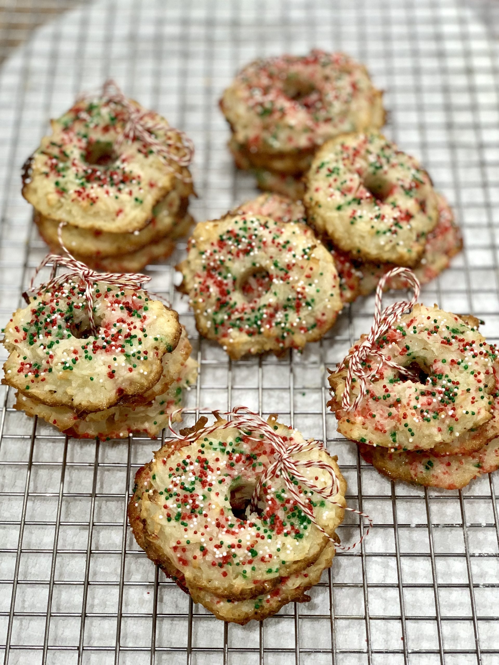 Christmas Wreath Macaroons – The Tiny Fairy