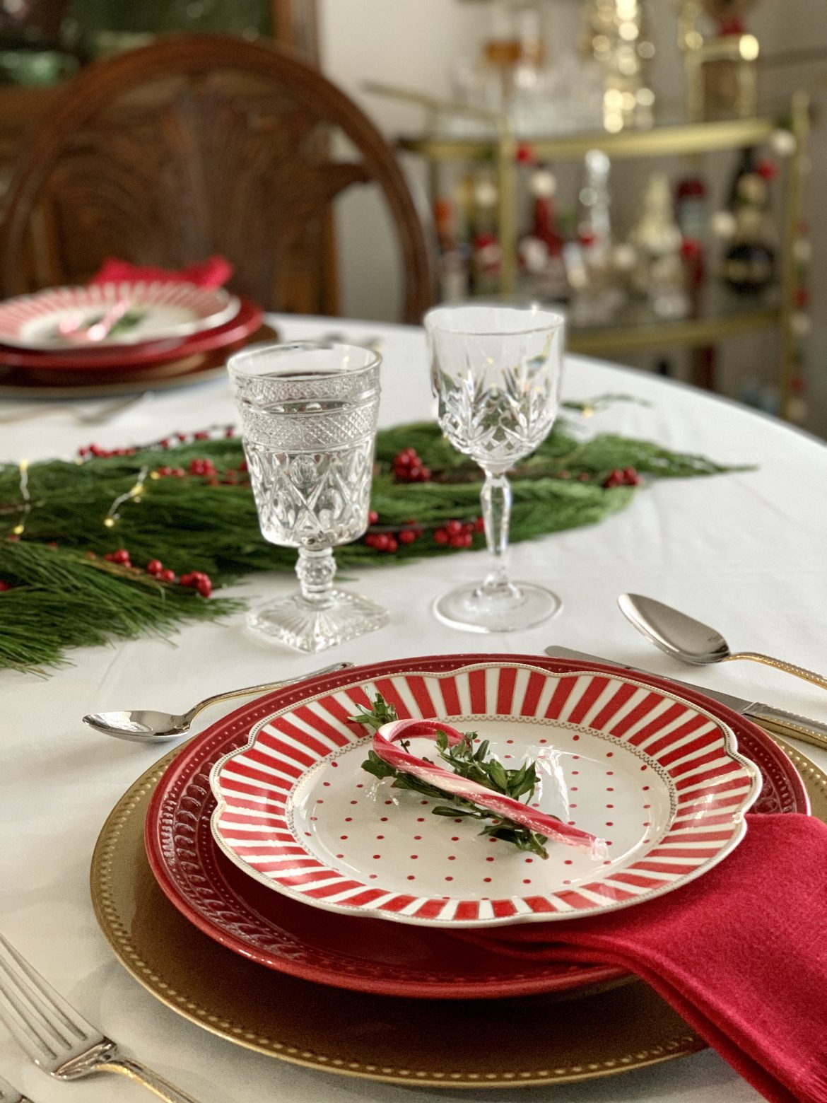 A Simple Christmas Tablescape – The Tiny Fairy