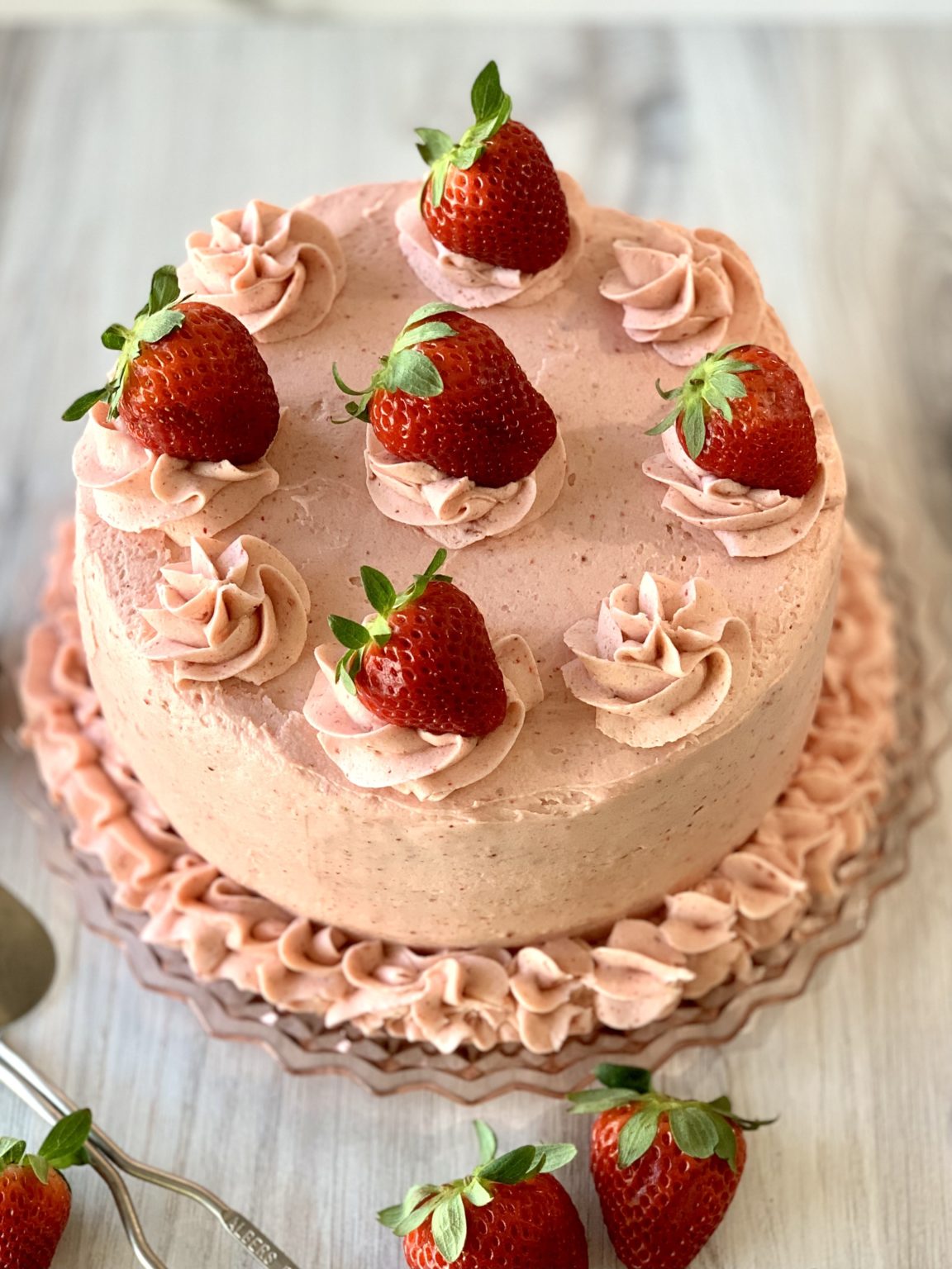 Easy Strawberry Cake – The Tiny Fairy